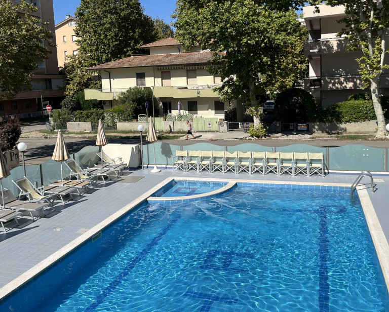 media.Slide_Piscina_4HotelAbacus_Cesenatico