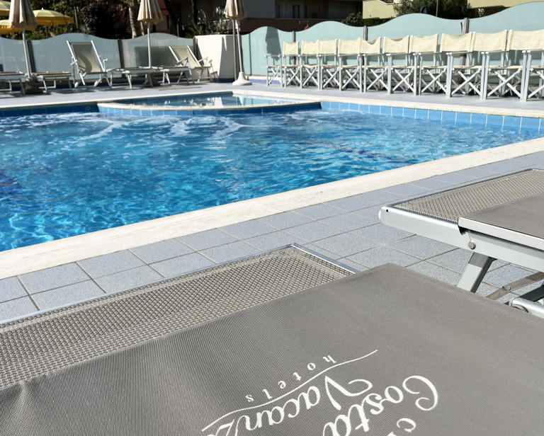 media.Slide_Piscina_5HotelAbacus_Cesenatico