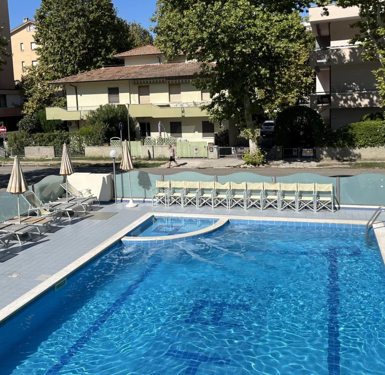 media.Slide_Piscina_4HotelAbacus_Cesenatico