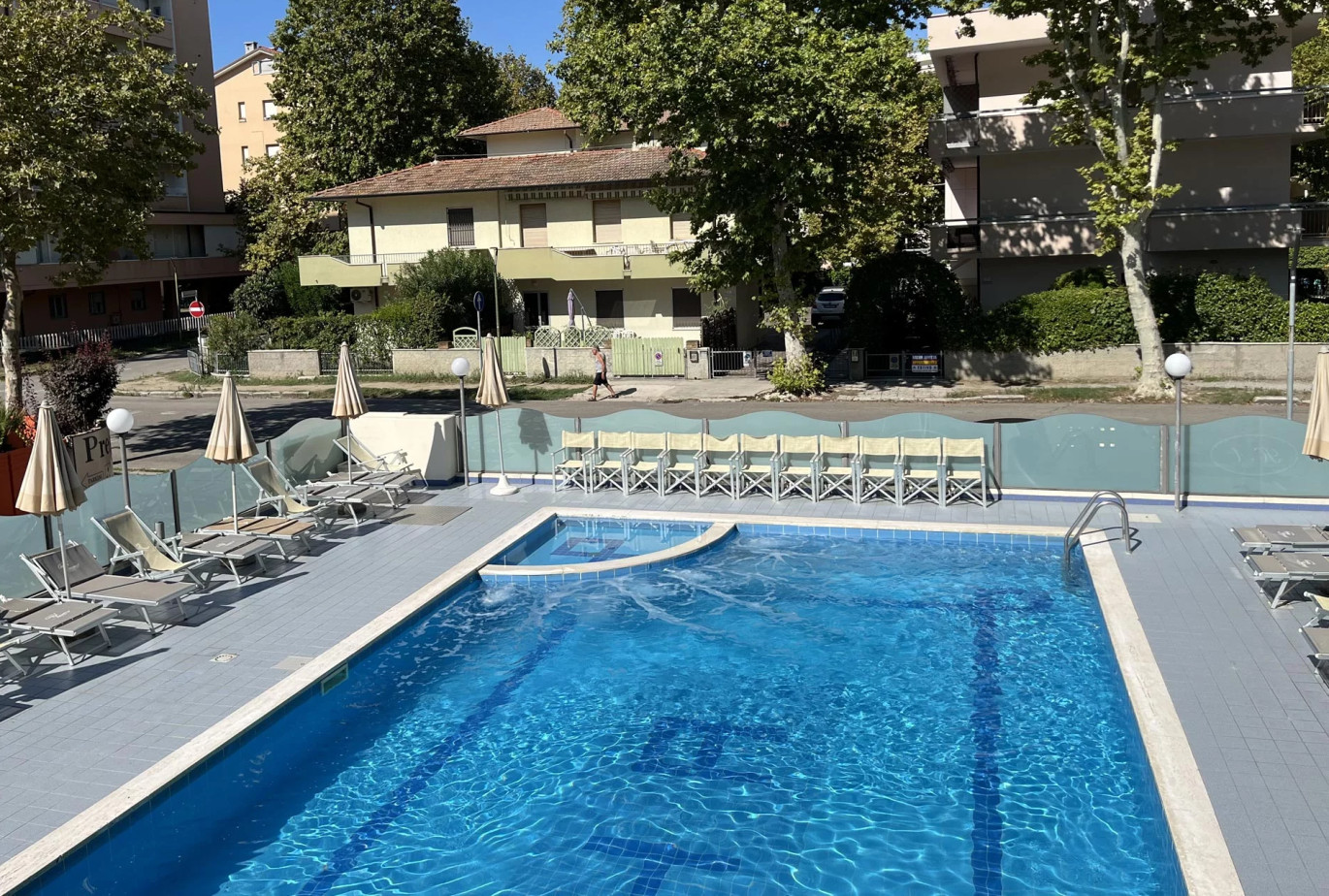 media.Slide_Piscina_4HotelAbacus_Cesenatico