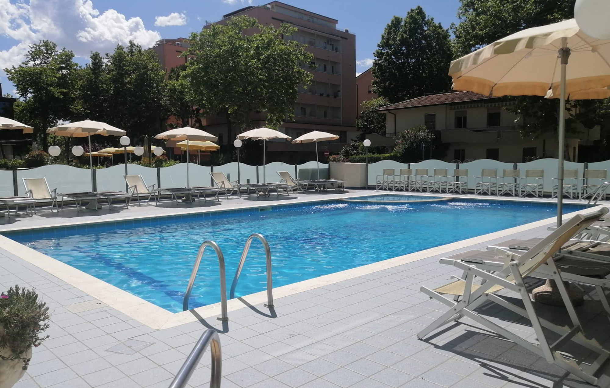 media.Slide_Piscina_2HotelAbacus_Cesenatico